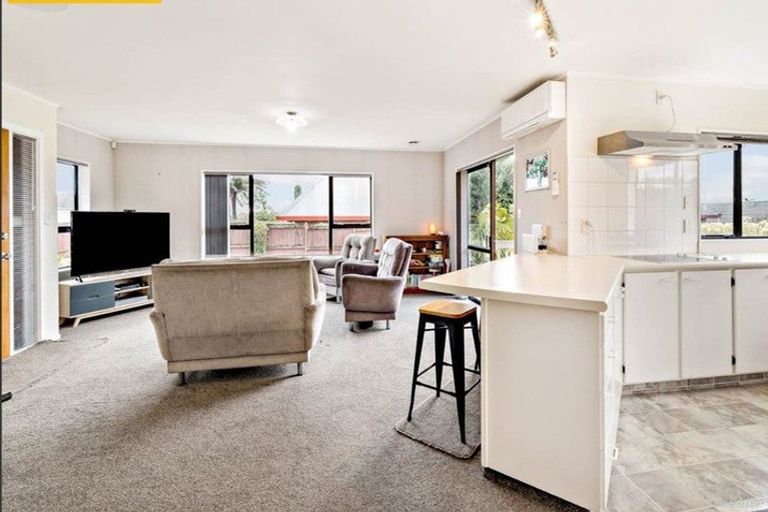 Photo of property in 1/132 Wellington Street, Pukekohe, 2120