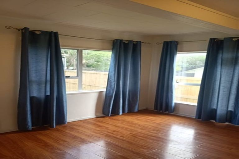 Photo of property in 37 Awaruku Road, Torbay, Auckland, 0630