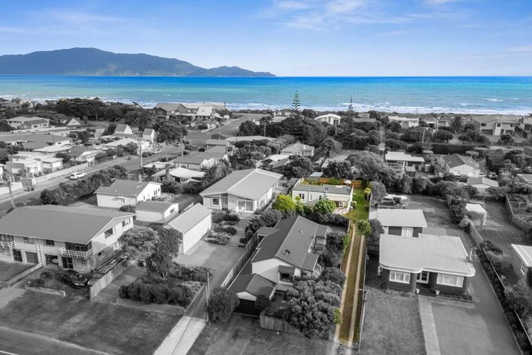 Photo of property in 55 Ngapaki Street, Waikanae Beach, Waikanae, 5036