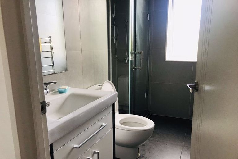 Photo of property in 20b Jellicoe Road, Murrays Bay, Auckland, 0630