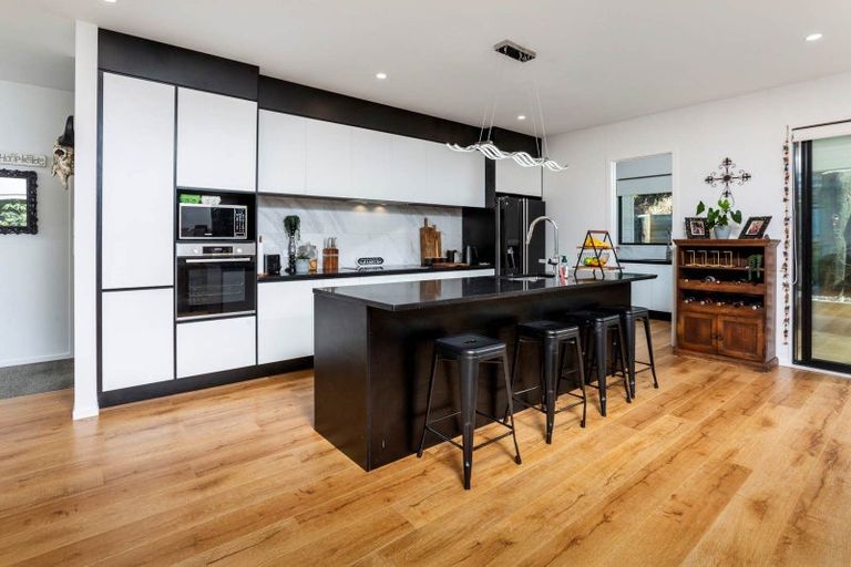 Photo of property in 10 Awaiti Way, Orewa, 0931