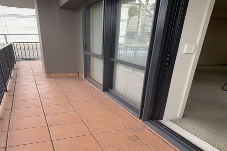 Photo of property in The Rennaissance, 2k/18 Ronwood Avenue, Manukau, Auckland, 2104