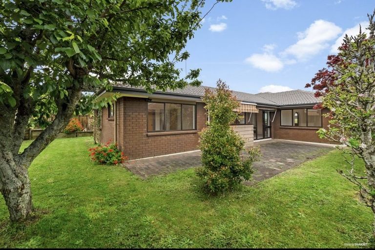 Photo of property in 21 Woodview Rise, Botany Downs, Auckland, 2010