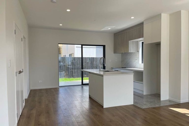 Photo of property in 36b Crestview Rise, Papakura, 2110