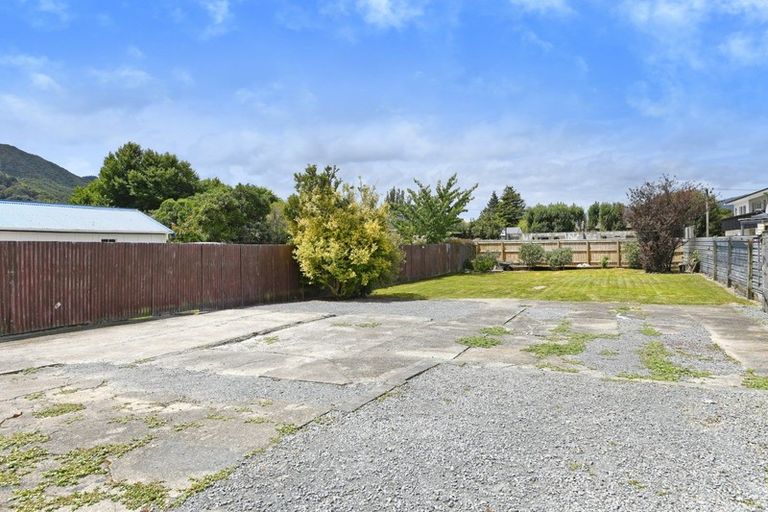 Photo of property in 102 Gibbons Street, Ebdentown, Upper Hutt, 5018