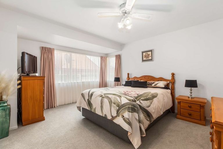 Photo of property in 120 Awaroa Road, Sunnyvale, Auckland, 0612