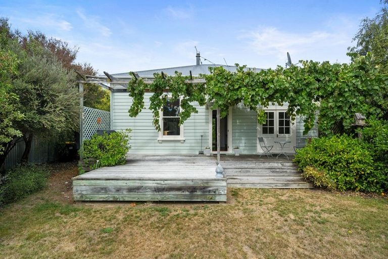 Photo of property in 35 Strasbourge Street, Martinborough, 5711