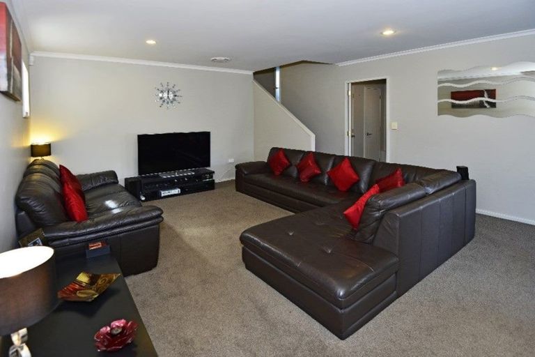 Photo of property in 966a East Coast Road, Northcross, Auckland, 0632