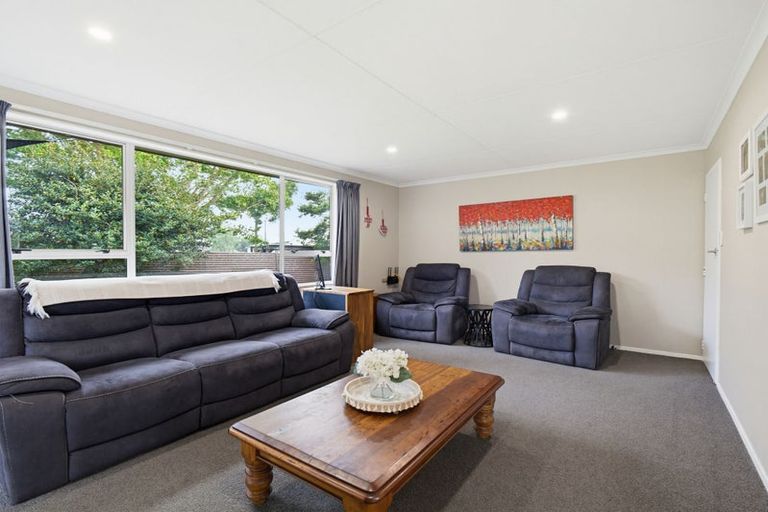 Photo of property in 6 Escort Grove, Awapuni, Palmerston North, 4412