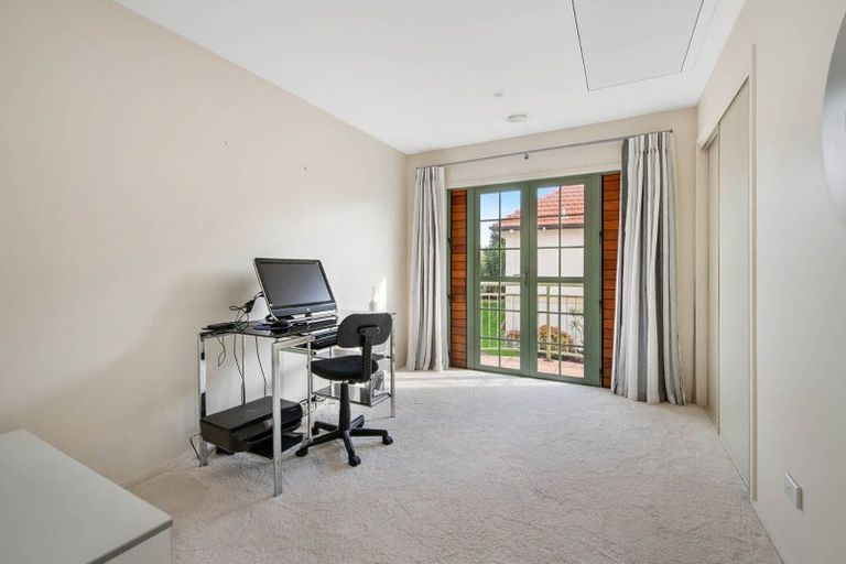 Photo of property in 24 Parkwood Crescent, Gulf Harbour, Whangaparaoa, 0930