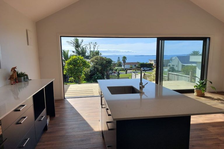 Photo of property in 37 Pacific Parade, Army Bay, Whangaparaoa, 0930