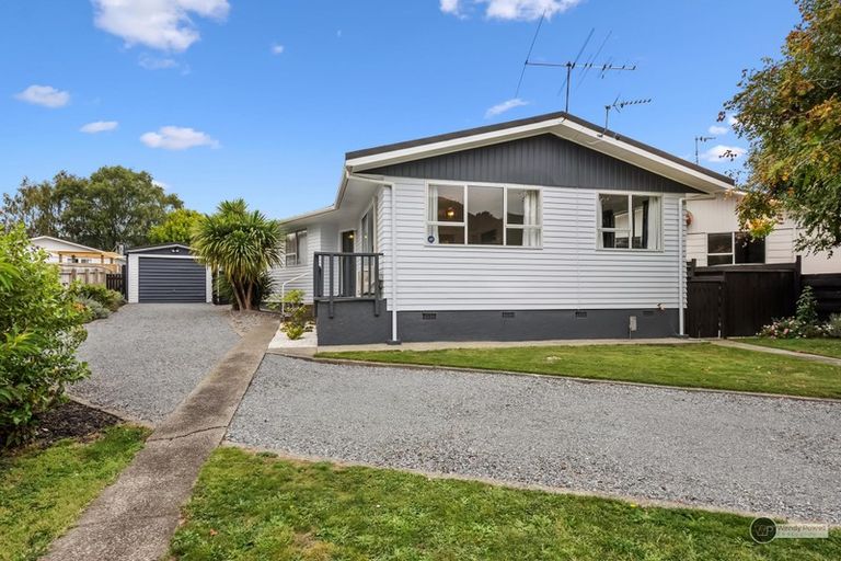 Photo of property in 6 Omaha Grove, Totara Park, Upper Hutt, 5018