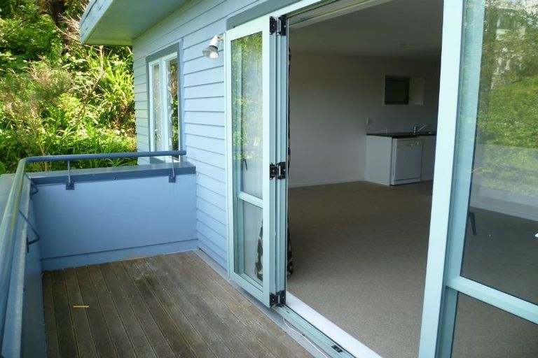 Photo of property in 1/93a Kelburn Parade, Kelburn, Wellington, 6012