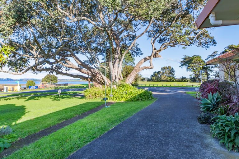 Photo of property in 37 Roys Road, Weymouth, Auckland, 2103