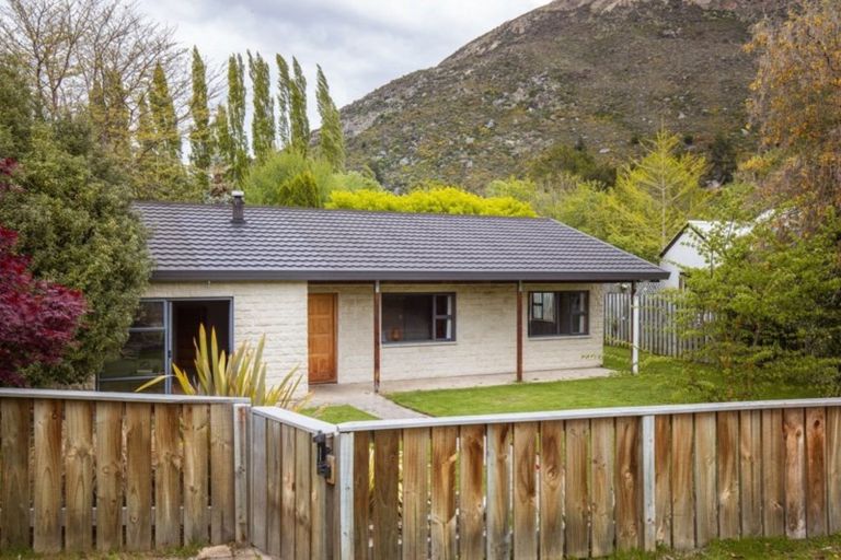 Photo of property in 44 Remarkables Crescent, Frankton, Queenstown, 9300