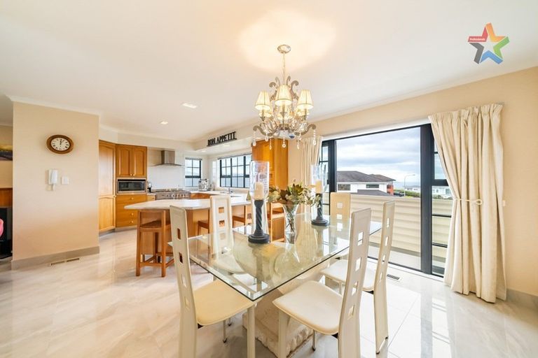 Photo of property in 44 Arahiwi Grove, Tirohanga, Lower Hutt, 5010