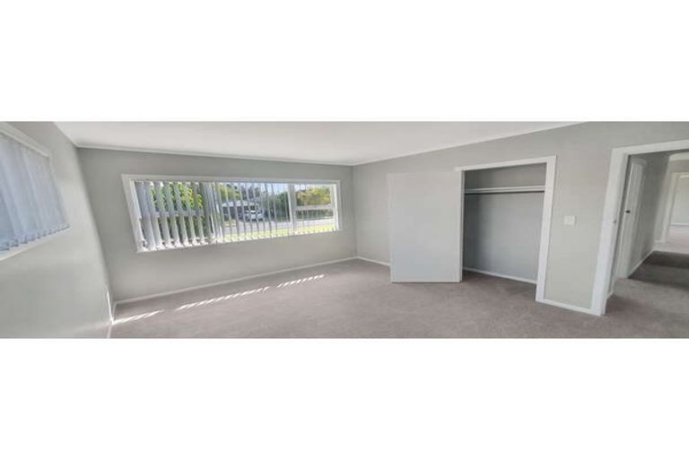 Photo of property in 24 Stokes Avenue, Te Atatu Peninsula, Auckland, 0610