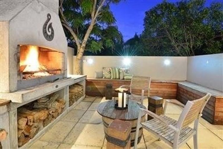 Photo of property in 42a Tindalls Bay Road, Tindalls Beach, Whangaparaoa, 0930