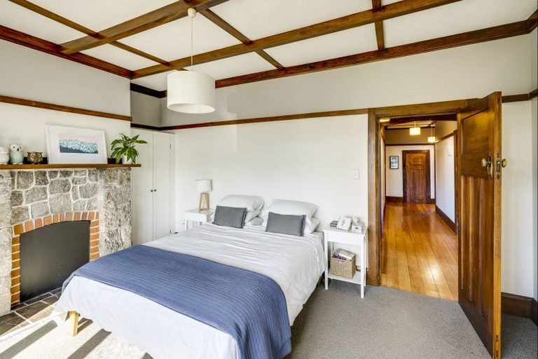 Photo of property in 82 Napier Terrace, Hospital Hill, Napier, 4110