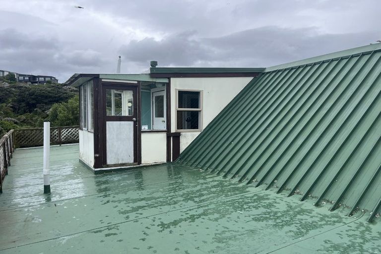 Photo of property in 2 Mervyn Place, Plimmerton, Porirua, 5026