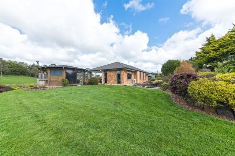 Photo of property in 131 Foster Road, Kumeu, 0891