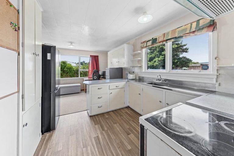 Photo of property in 13 Parris Street, Waitara, 4320
