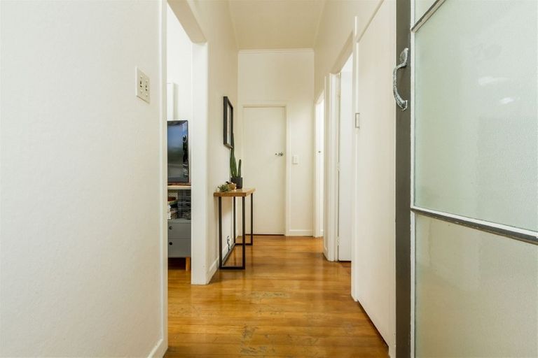 Photo of property in 1/16a Bardia Street, Belmont, Auckland, 0622