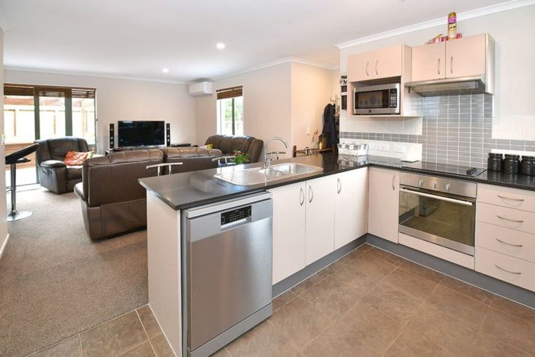 Photo of property in 37 Midshipman Court, Gulf Harbour, Whangaparaoa, 0930