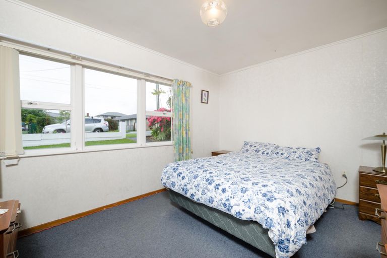 Photo of property in 38 Woodside Road, Massey, Auckland, 0614