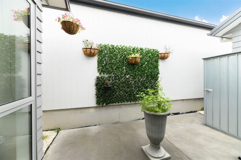 Photo of property in 1 Honour Road, Papakura, 2110