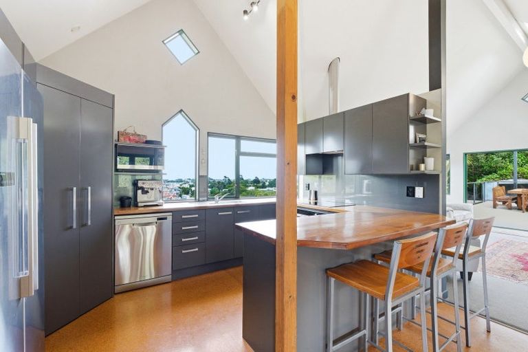 Photo of property in 8 Wairere Road, Bastia Hill, Whanganui, 4500