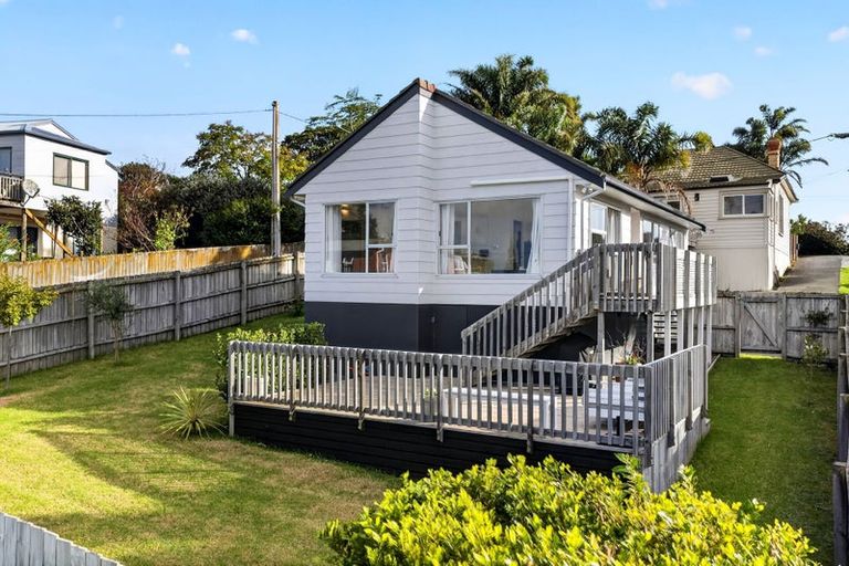 Photo of property in 2/47 Birkdale Road, Birkdale, Auckland, 0626