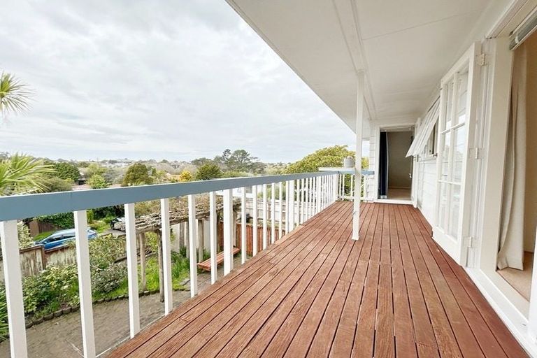 Photo of property in 24 Waitemata Road, Hauraki, Auckland, 0622