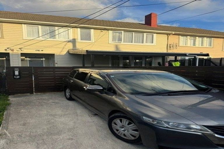 Photo of property in 106 Whites Line East, Waiwhetu, Lower Hutt, 5010