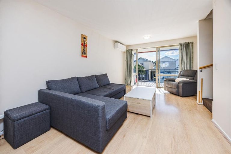 Photo of property in 41 Kirikiri Lane, East Tamaki, Auckland, 2013