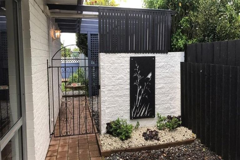 Photo of property in 2/23 Beach Road, Pahurehure, Papakura, 2113