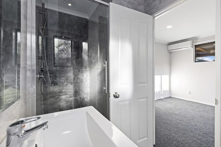 Photo of property in 37 Castlefinn Drive, Weymouth, Auckland, 2103