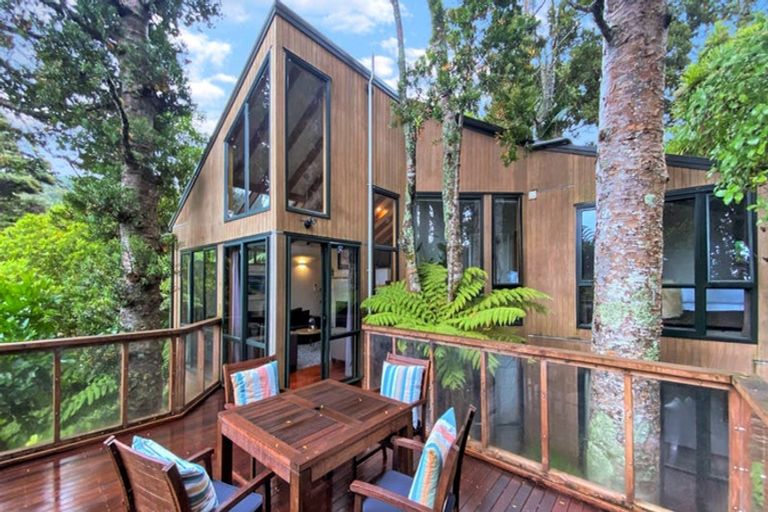 Photo of property in 31 York Road, Titirangi, Auckland, 0604