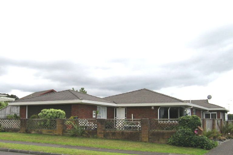 Photo of property in 14 Bernleigh Terrace, West Harbour, Auckland, 0618