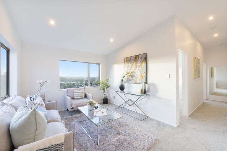 Photo of property in 2 Dhaka Lane, Ranui, Auckland, 0612