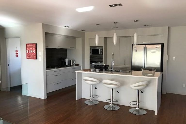 Photo of property in 87 Knights Road, Rothesay Bay, Auckland, 0630