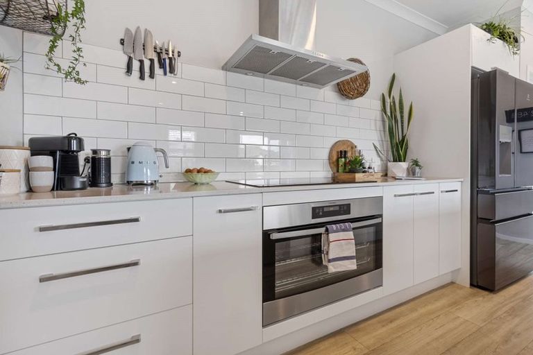 Photo of property in 14 Awatira Drive, Papamoa Beach, Papamoa, 3118