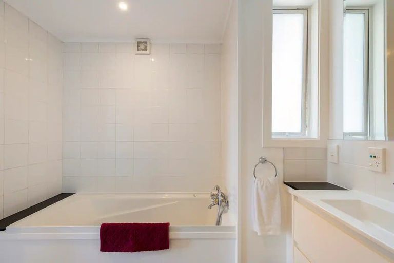 Photo of property in 146a The Esplanade, Houghton Bay, Wellington, 6023