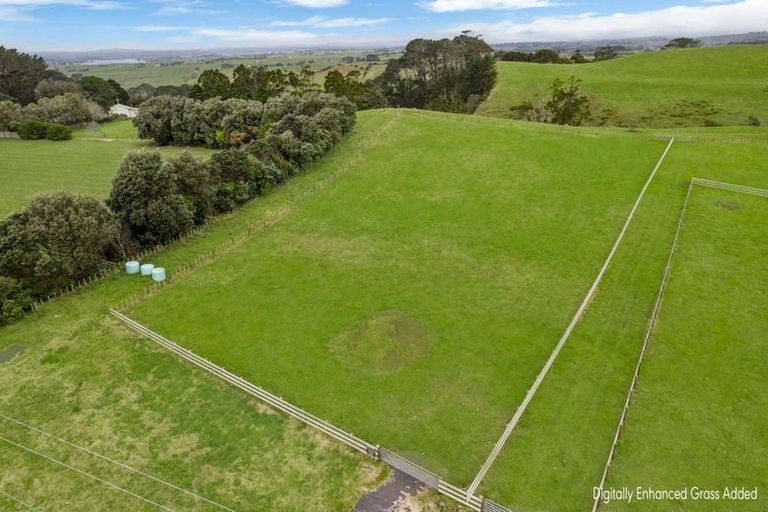 Photo of property in 2594 Awhitu Road, Awhitu, 2684