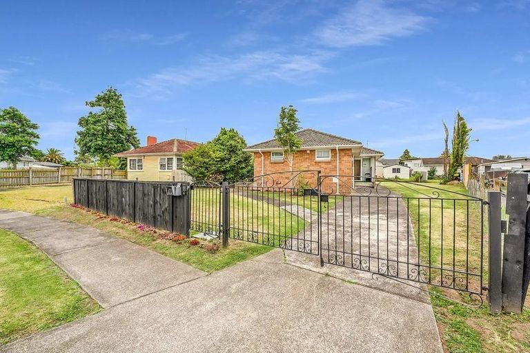 Photo of property in 5 Corsair Crescent, Mangere, Auckland, 2022