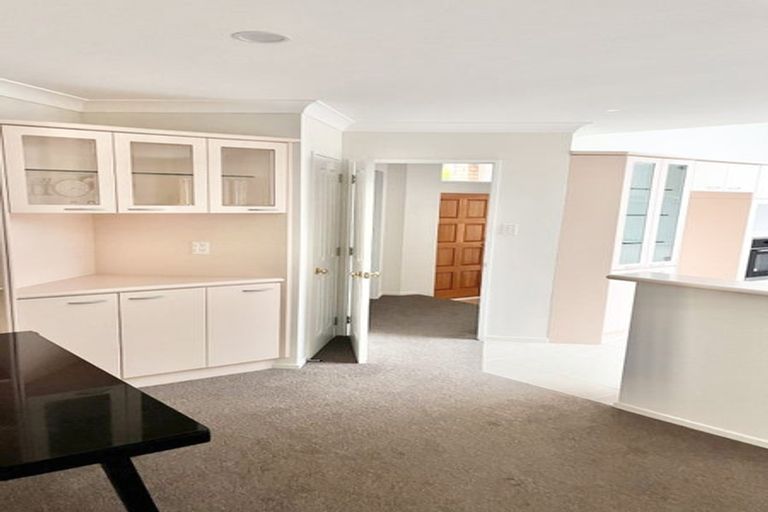 Photo of property in 9 Orohena Close, Northpark, Auckland, 2013