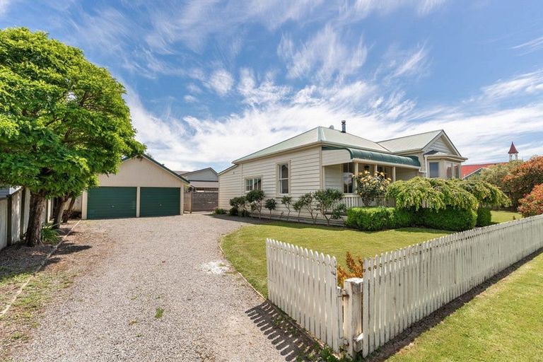 Photo of property in 98 Jellicoe Street, Martinborough, 5711