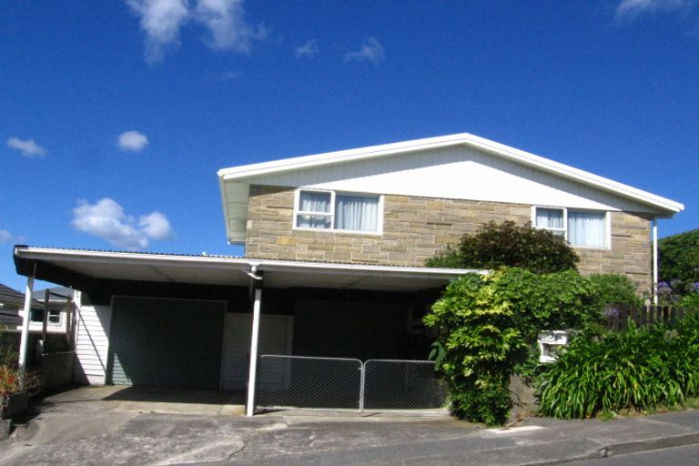 Photo of property in 4 Middlesex Place, Northland, Wellington, 6012