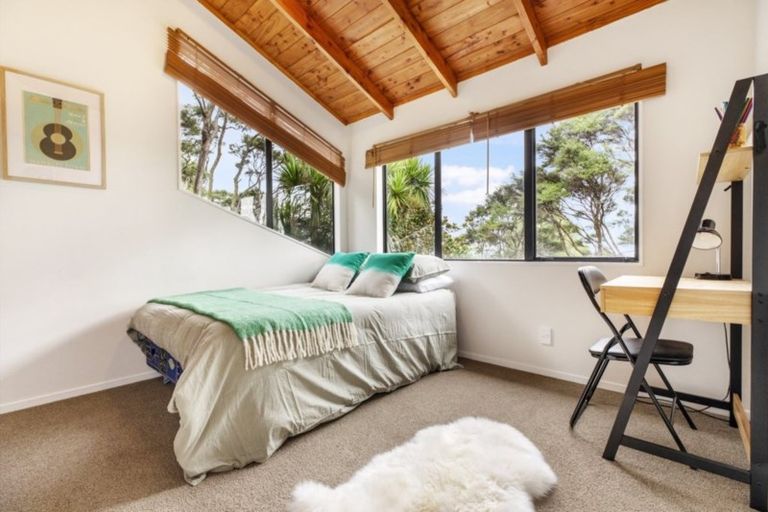 Photo of property in 31 Scenic Drive, Titirangi, Auckland, 0604