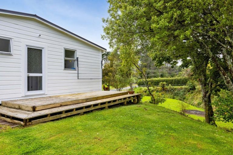 Photo of property in 20 Dudley Road Lower, Inglewood, 4386